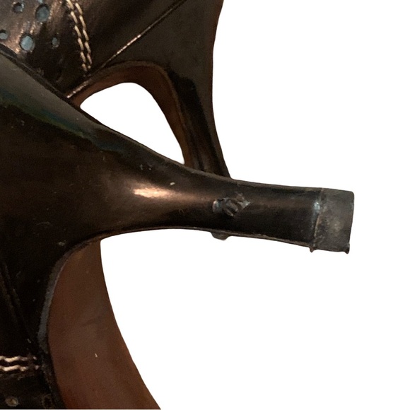 Stuart Weitzman Perforated Black Leather Pointed Toe Heel Shoe Womens Sz 8 Y2K - Picture 5 of 6